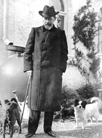 Anton Chekhov with his dogs at his cottage in Yalta, 1903 (SCRSS Photo Library)